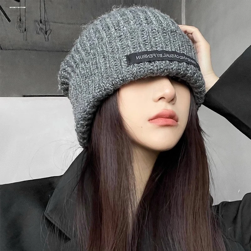 ファッショナブルなニットウール帽子女性の冬の耳保護暖かいニットキャップトレンディな寒い天候用帽子レディーススタイル