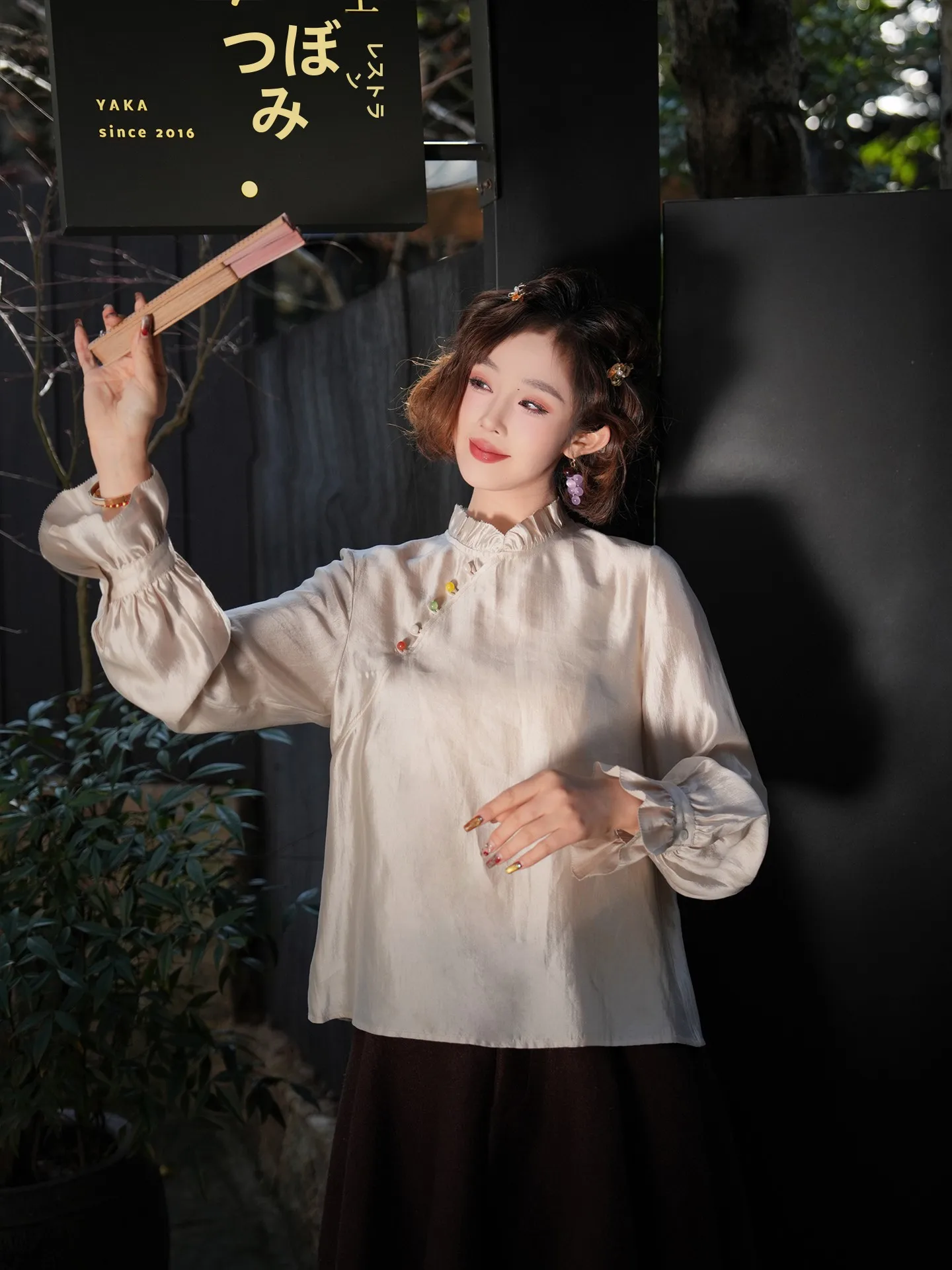 

Женская блузка Yolo Spring Robin 2026 из шелка с золотой вышивкой, на пуговицах, в китайском стиле, свободного кроя, дышащая