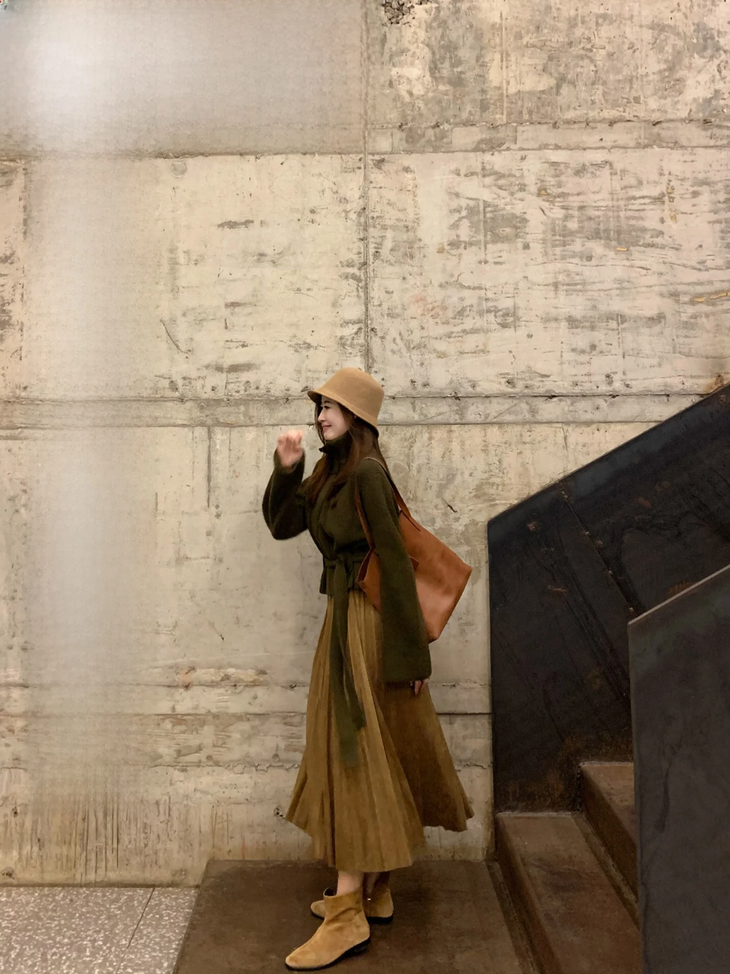 

Ele High Waist Suede Pleated Midi Skirt Women's Faion Spring Autumn Winter Stand Fit Daily Wear one Sugar