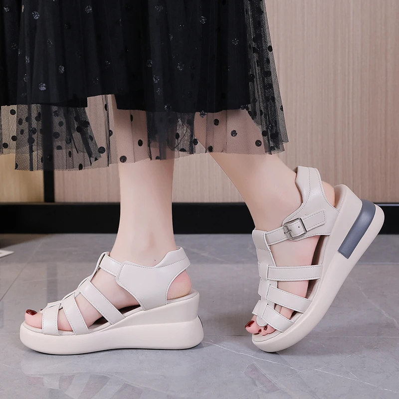 Hollow buckle sandals for women\'s 2024 summer new open toe casual retro flat Roman sandals