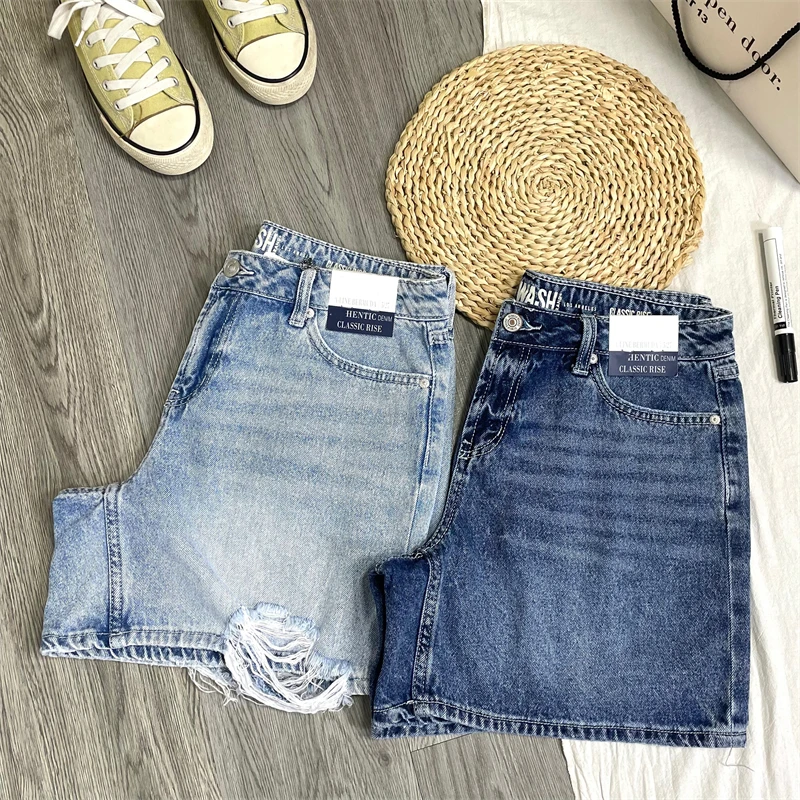 

Summer American Classic Vintage Washed Cotton Denim Shorts for Women Low Rise Retro Style Comfortable and Timeless Hot Pants