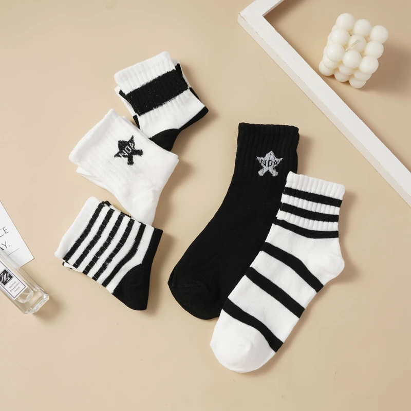 Chaussettes à rayures noires et blanches pour femmes, pentagramme brodé, mode printemps et automne, chaussettes de sport décontractées, chaussettes en coton pour femmes