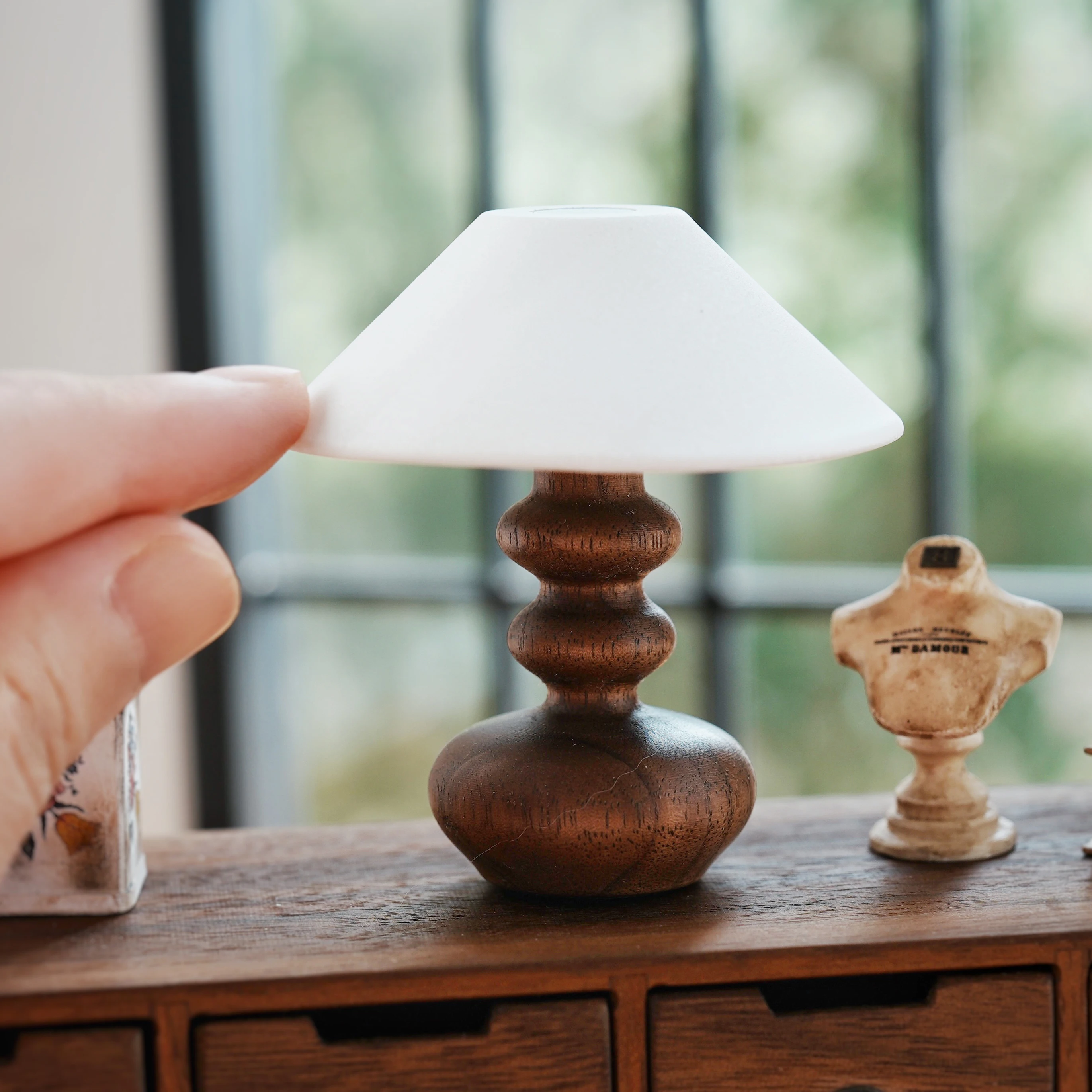 

1:6 Black Walnut Wood Desk Lamp Miniature Dollhouse Model Furniture Accessories Bjd Ob11 Gsc Blyth Soldier Lol Sence Light Props