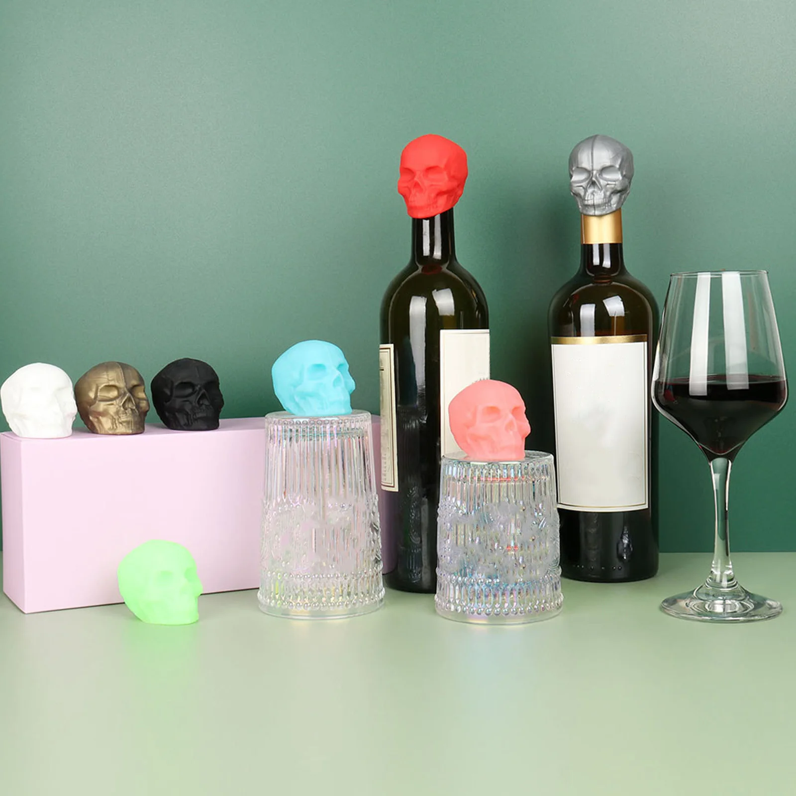 

2Pcs Skull Design Wine Stopper Golden Red Silicone Bottle Plug Halloween Gift Air Tight Seal Wine Bottle Plug