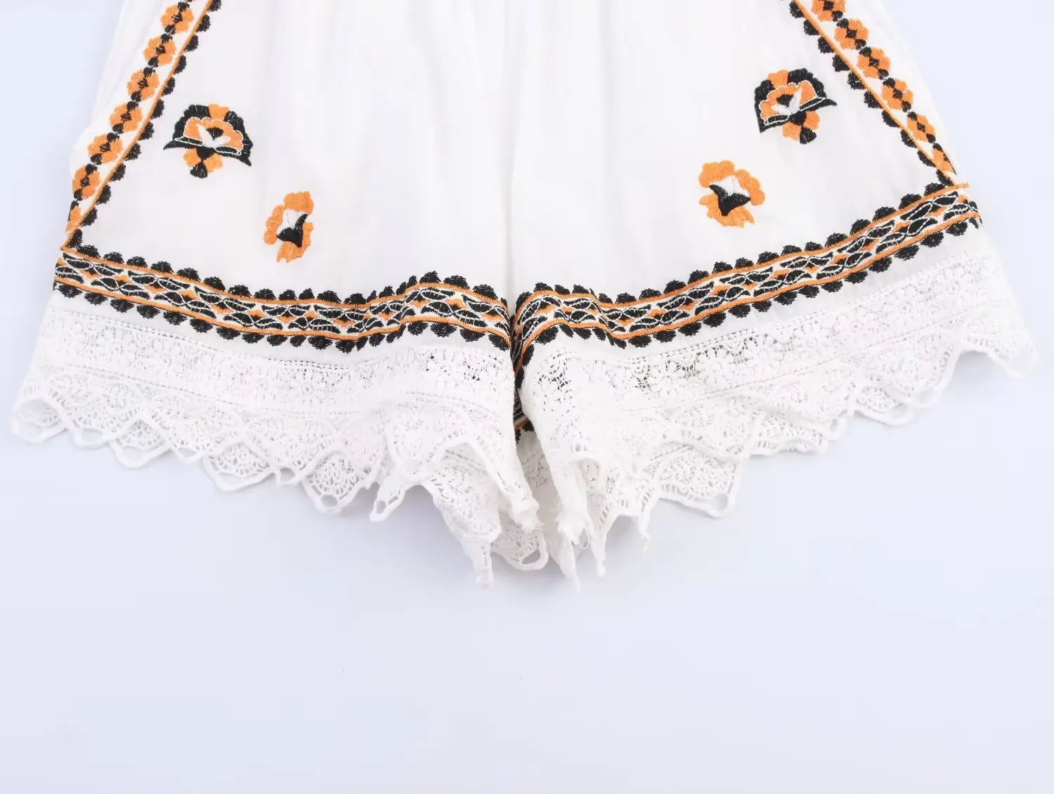 2025 stagione autunnale nuove donne abbigliamento dolce sciolto a vita alta A-line in pizzo impiombato ​ ​ pantaloncini ricamati