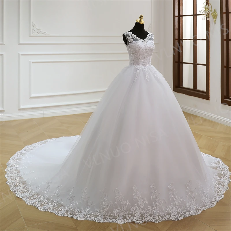 Mode klassische Luxus Spitze V-Ausschnitt Ballkleid weiß Brautkleider ärmellose Prinzessin Illusion Applikationen Brautkleid Casamento