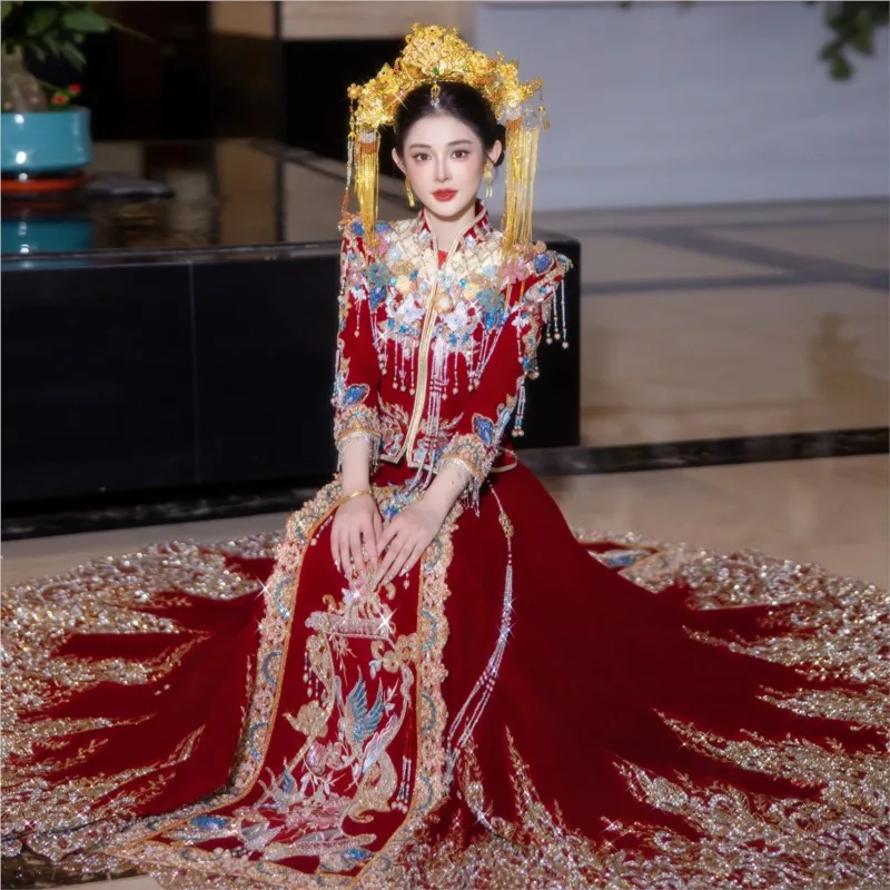 

Chinese-style wedding gowns and formal dresses are luxurious The wears dress ceremony toasting