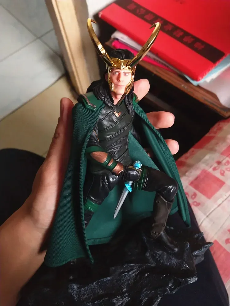 Limited edition 25cm Superhero Loki PVC Action Figure PVC statue Collectible Model Room home decoration toys kids child gift