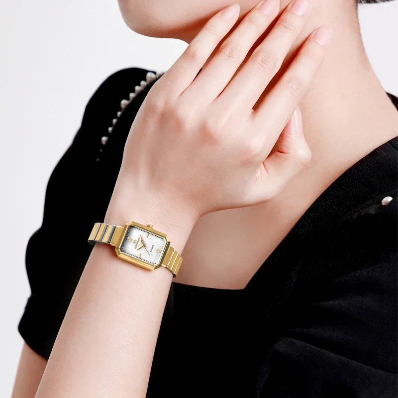 NAVIFORCE موضة البرية ساعة نسائية كوارتز سوار فولاذي غير قابل للصدأ ساعات المعصم السيدات أنيقة مقاوم للماء مربع Reloj Mujer الهدايا