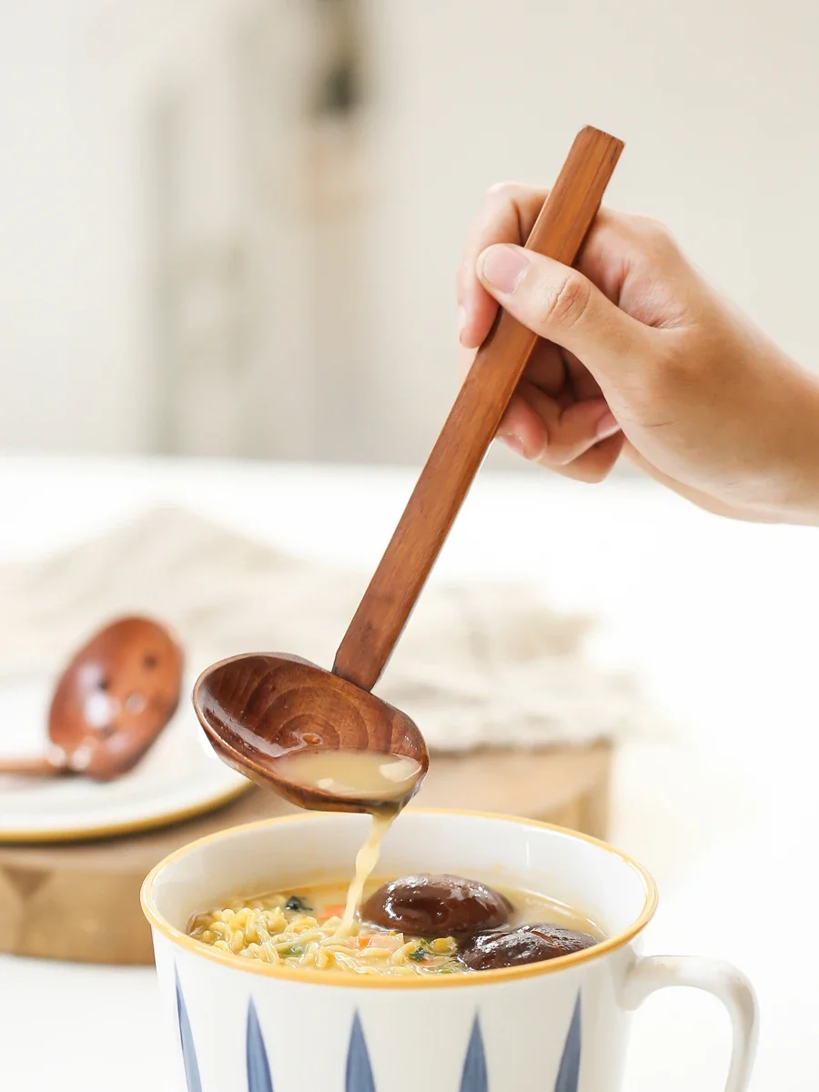 Japanese wooden ramen spoon household wooden spoon high temperature resistant long handle noodle colander hot pot spoon