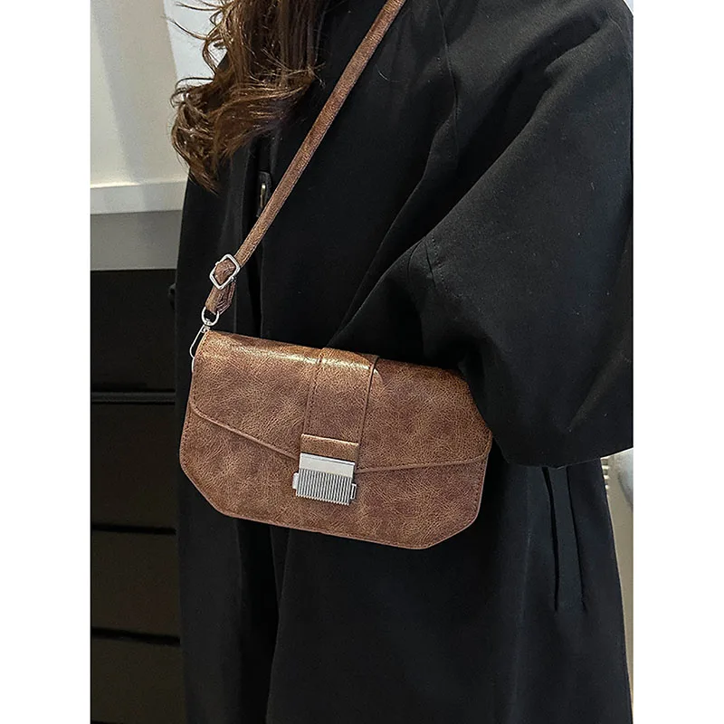 Irregular Design Sense Fashion Shoulder Bag Leather Texture Lady 2024 New Explosive Retro Crossbody Bag Popular Small Square Bag