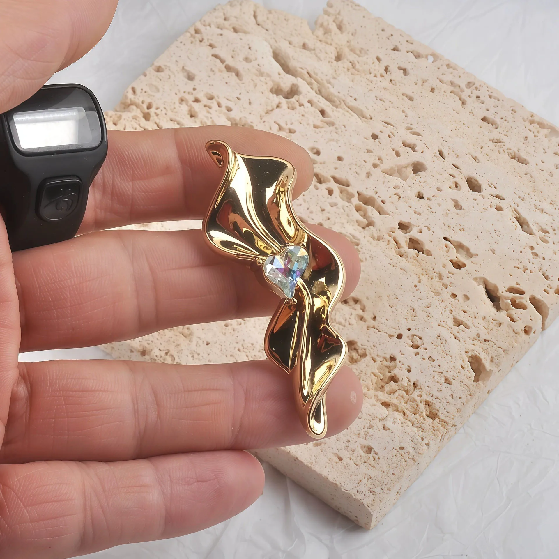 Irregular Wave Ruffle Brooch, Luxury Colorful Crystal Metal Pin, European American High-end Suit Accessory