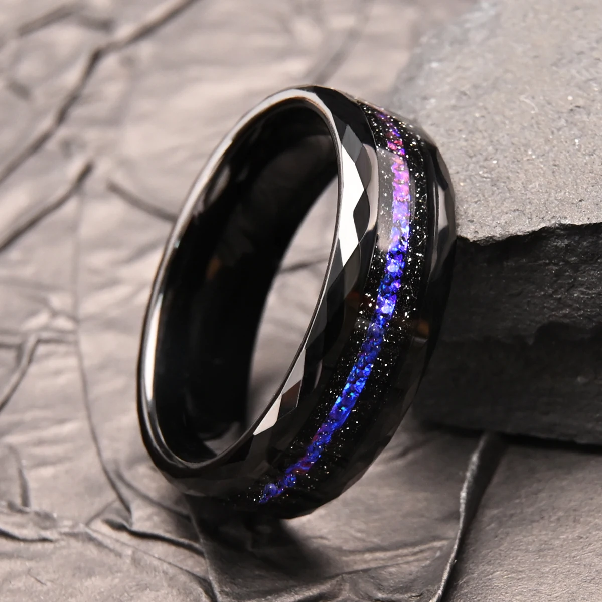 Herren Galaxy Wolframkarbid Eheringe mit Meteoriteneinlage, gehämmerter Ring, Jubiläums-, Verlobungs-, Versprechens- und Alltagsringe, bequeme Passform – Detail 5