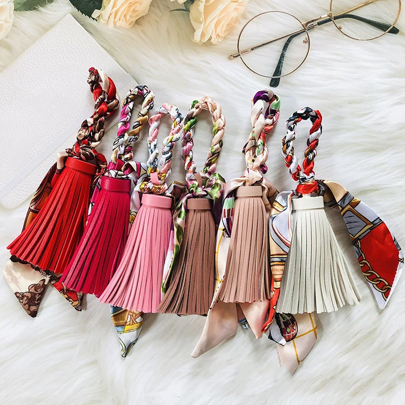 New Luxury Design Tassel Bag Pendant Fashion Brand Tassels Keychains for Women Cute Colorful Silk Scarf Car Keychain Accessories