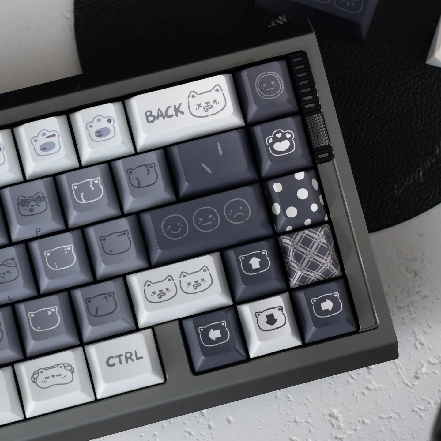 URE Cute Cat Face Keycaps Cherry profile Dye-SubPBT Keycaps Side Print Keycaps For MX 61 64 84 87 96 104 108 Mechanical Keyboard