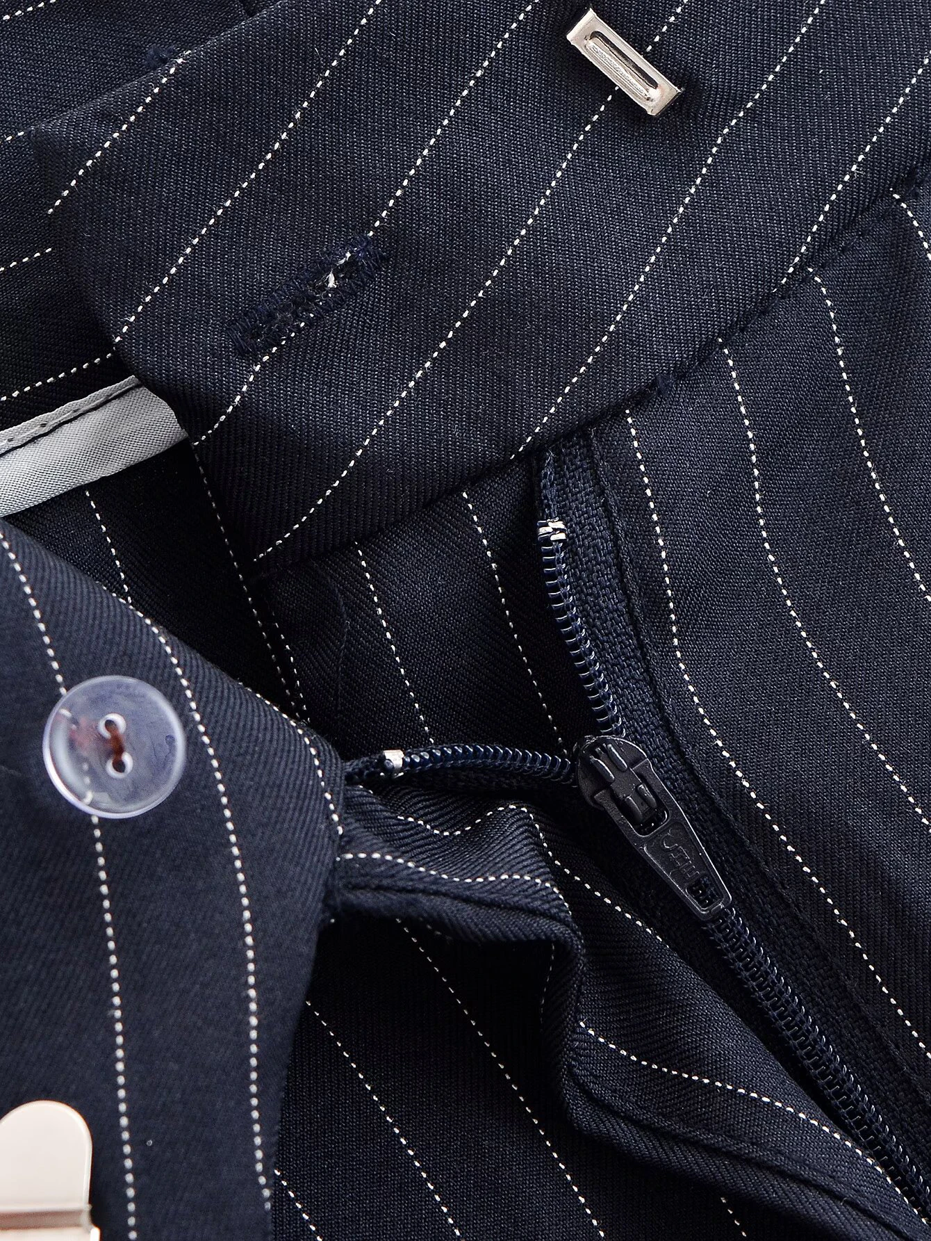 ملابس نسائية جديدة لخريف 2025 سراويل عصرية أوروبية وأمريكية غير رسمية بقصة ضيقة مخططة بأرجل واسعة