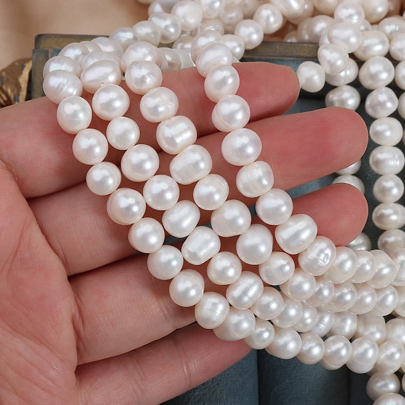 A strand of 7mm threaded drill bits, coreless natural freshwater pearls, approximately 50 pieces, 35cm in length.