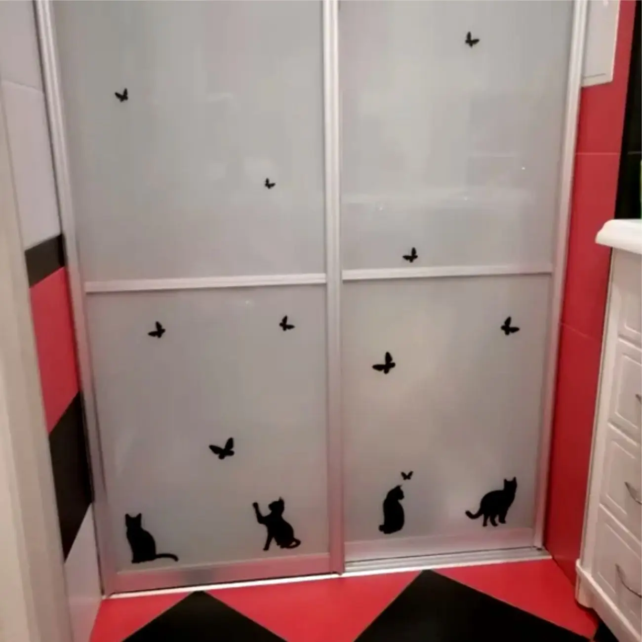 Four Cat and Butterflies Wall Sticker Kids Room Decoration Mural Self-adhesive Bedroom Home Wallpaper Nursery Decor Decals M577