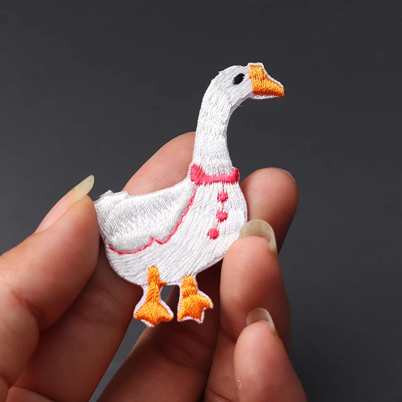 Big White Goose Size: 5.5x3.3cm patch ricamo Applique stiratura forniture per cucire distintivi decorativi per abbigliamento