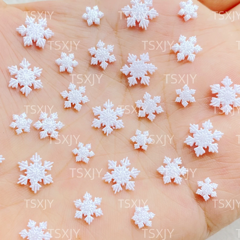 100 Stück Mini-Weihnachtsschneeflocken aus Kunstharz, niedliche weiße Schneeflocken, flache Strass-Steine für Nagelkunst, DIY, Weihnachts-Scrapbooking, Basteln – Detail 6