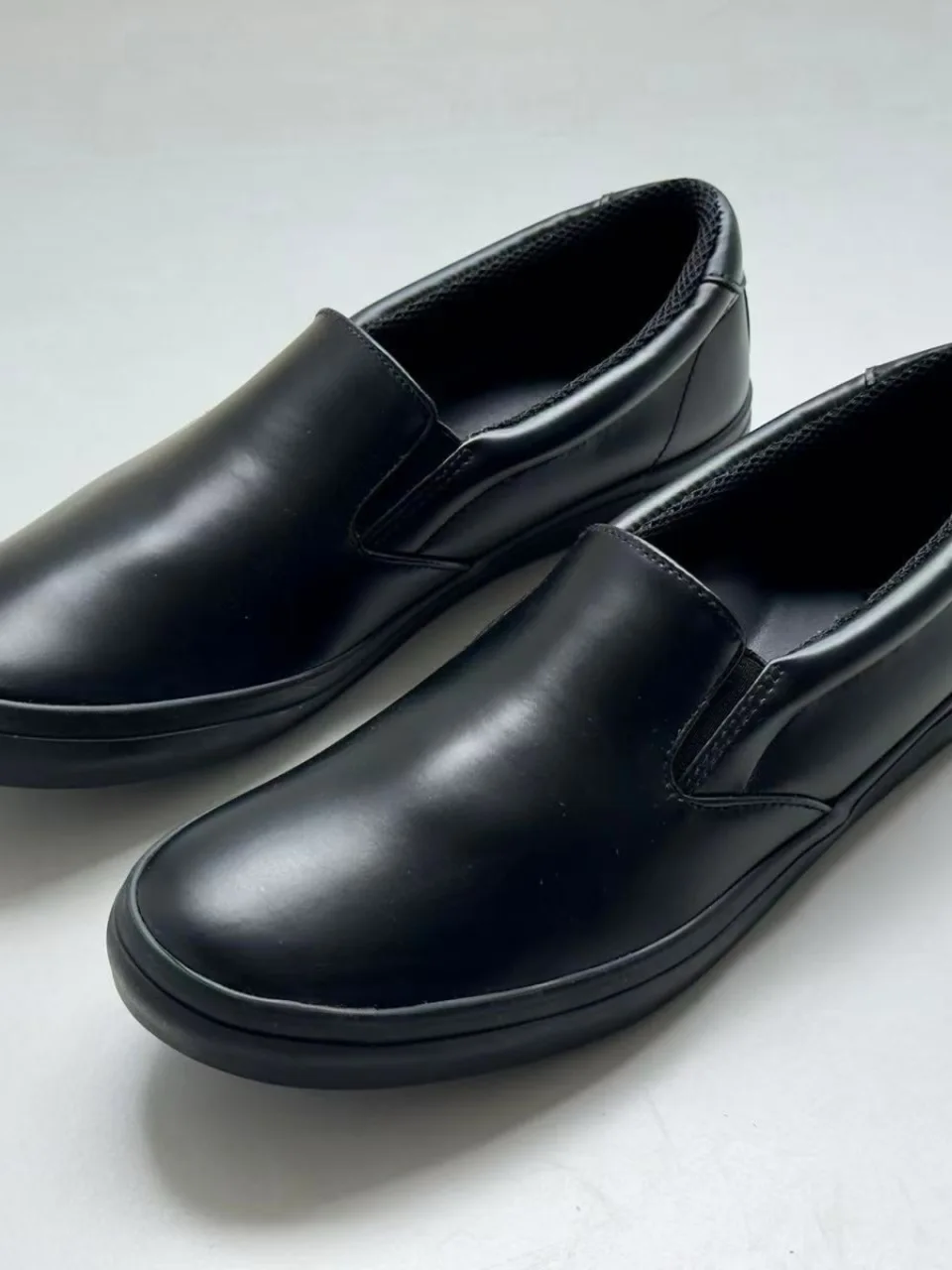 

Ultra-Light Men's Slip-On oes Waterproof Casual Loers Flat Bot Breathable Leather oes Japanese Sle Summer Flats