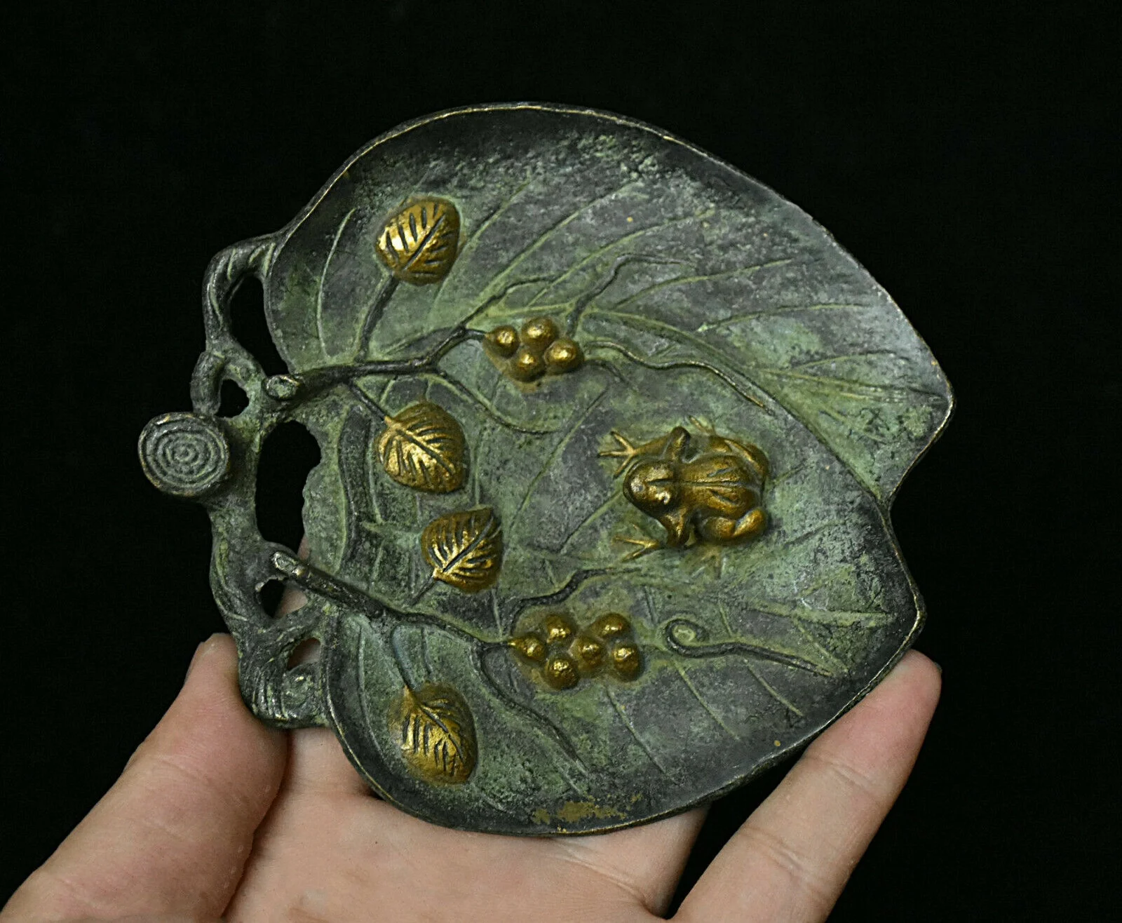 Collect China Folk Copper Bronze Gilt Leaf Frog Ashtray Inkstone Wash Statue