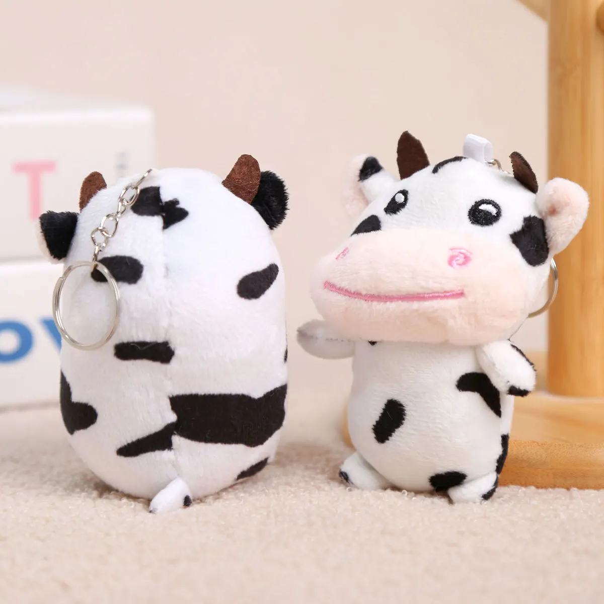 Mignon Simulation vache en peluche poupée pendentif porte-clés créatif doux en peluche veau sac à dos décor porte-clés cadeau de fête