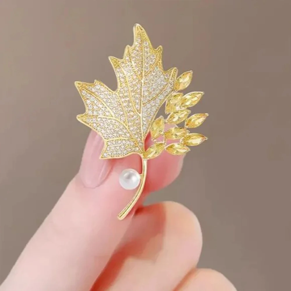 Yellow Crystal Enamel Maple Leaf Brooches Pins for Women Exquisite Rhinestone Maple Leaves Badge Clothes Fashion Jewelry