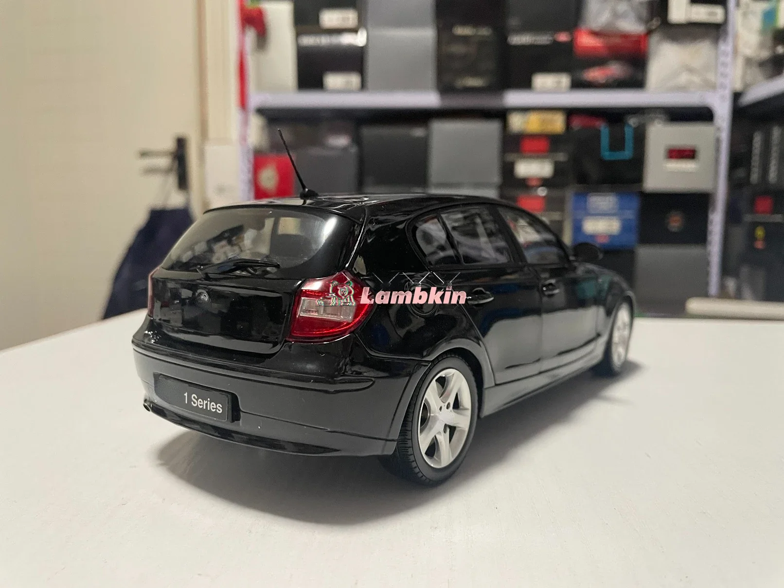 KYOSHO 1:18 For BMW 1-Series Hatchback Sedan Model E87 120i Black Favorite Last One