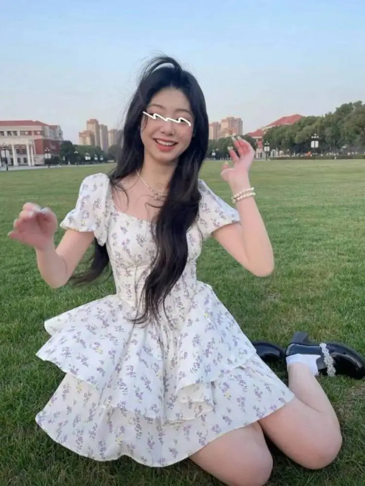 فستان نسائي صيفي عالي الخصر مزين بالزهور وياقة مربعة وأكمام منتفخة للأميرة البناتية أنيق على الطراز الكوري أنيق من Preppy Chic