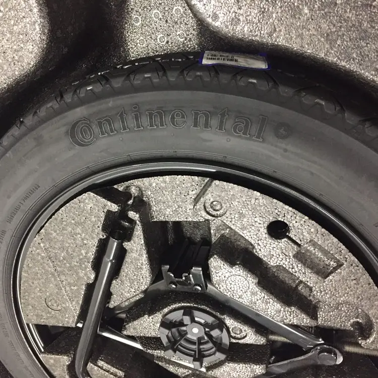 طقم الإطارات الاحتياطية الأصلي ForVolvo S60L V60 مع صندوق تخزين ومرآة جانبية للوضع الأيمن وحالة جديدة