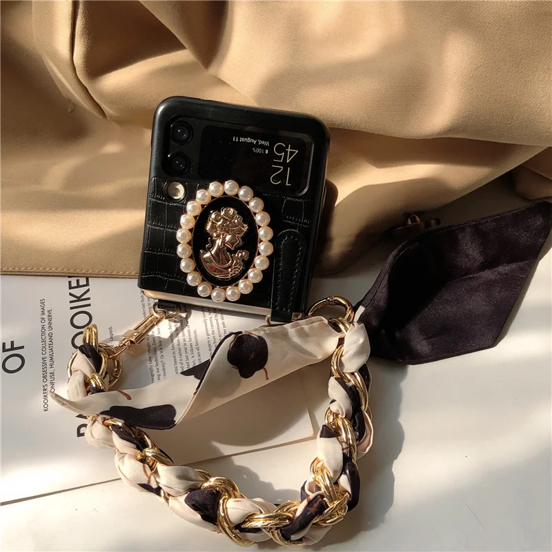 

Pearl Lady Portrait PU Leather Alligator Pattern Phone Cover For Samsung Galaxy Z Flip 5 4 3 Woman Portable Chain of Silk Case