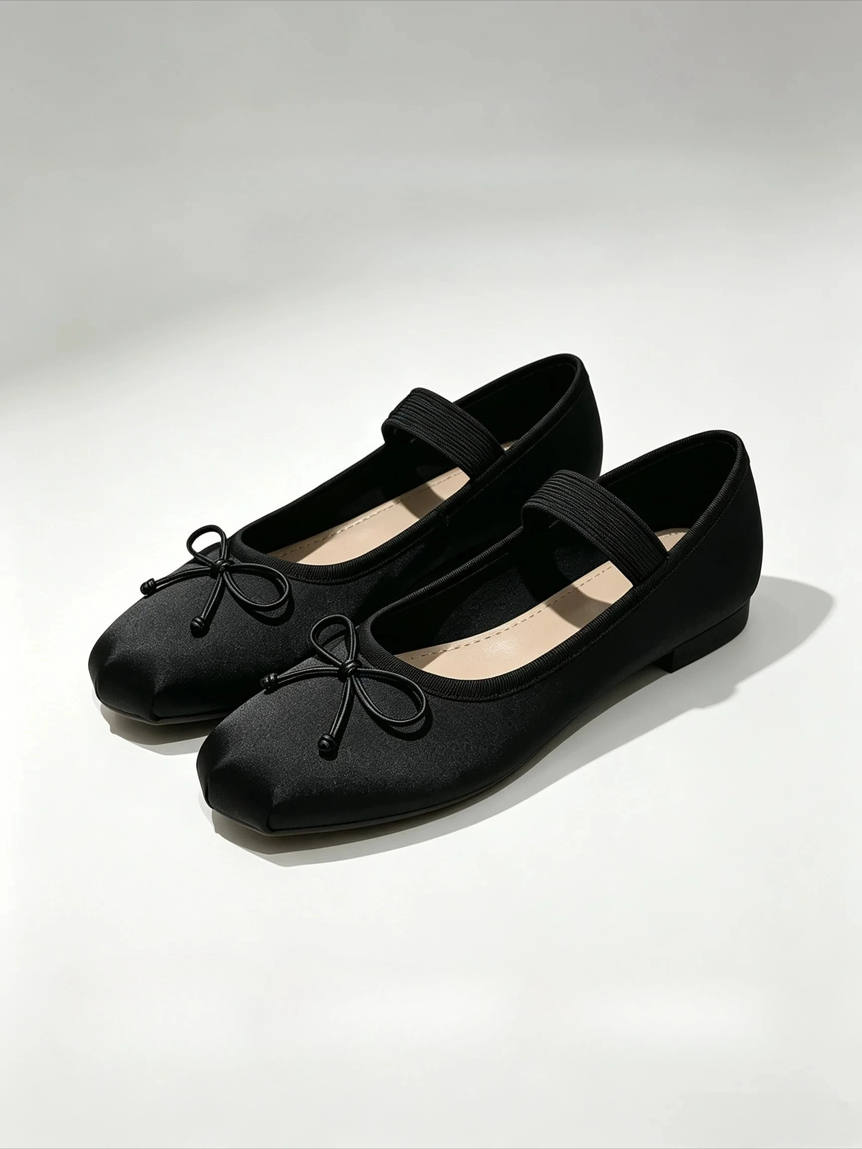 Luxurious and Stylish Soft-soled Ballet Flats, Classic Mary Jane Shoes, French Satin Bow Design, Perfect for The Holidays.