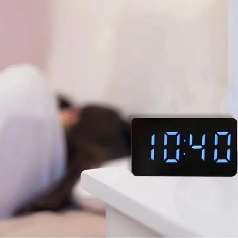 الذكية LED المنبه مرآة رقمية عرض الوقت درجة الحرارة سطوع السرير سطح المكتب سيارة متعددة الاستخدام ديكور المكتب المنزلي