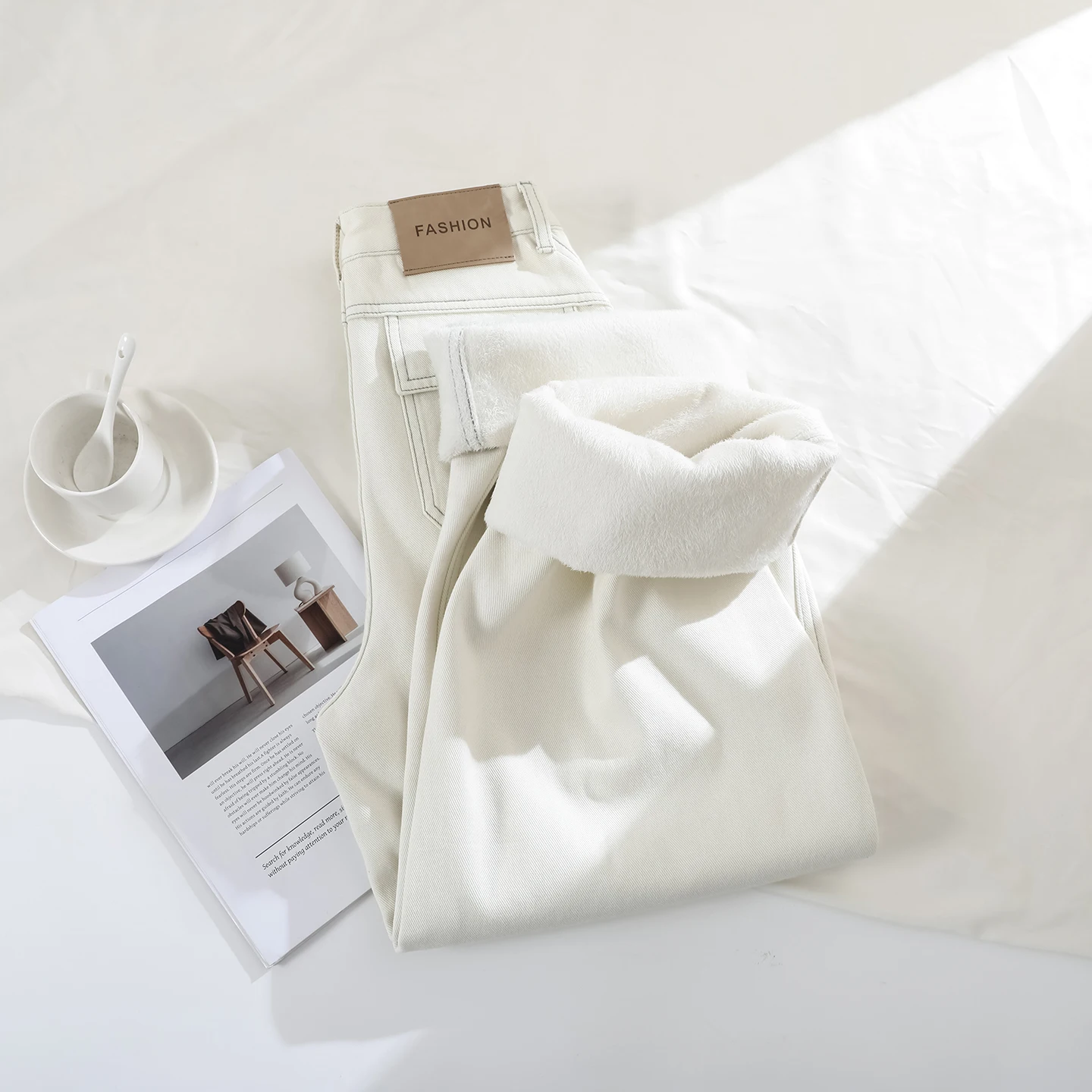 Y2K جينز نسائي أساسي عالي الخصر مع صوف واسع الساق سميك ودافئ سروال دينم نسائي غير رسمي أوف وايت منحني سكين