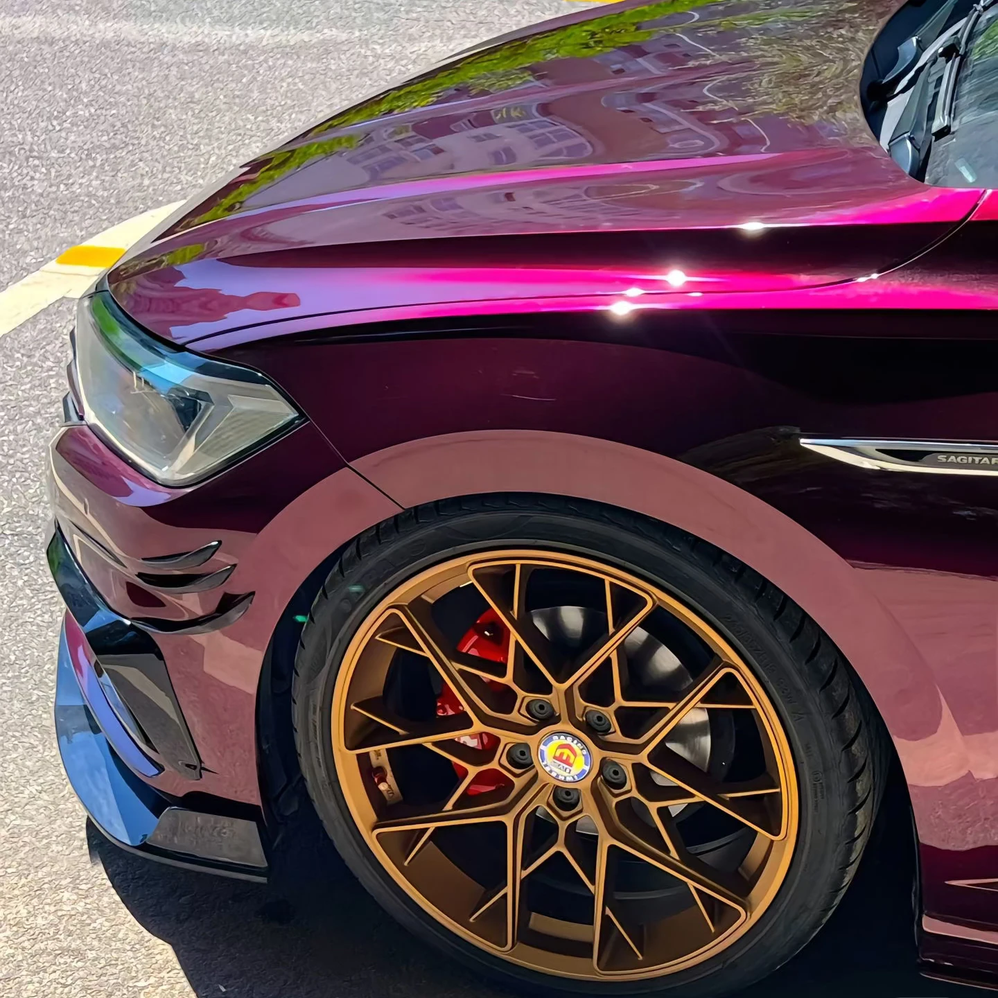 

Glossy Metallic PET Automotive Wrap Film DIY Car Wrap Black Red - with Installation Guide | No Bubbles