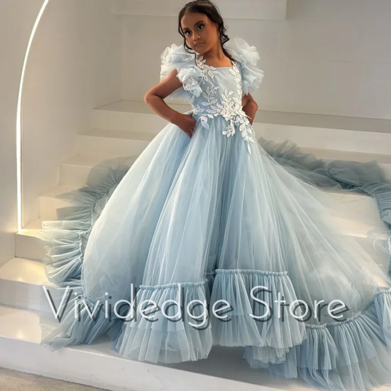 Hellblaue herzförmige Prinzessin-Blumenmädchenkleider für die Hochzeit, quadratischer Ausschnitt, Puffärmel, verziert, plissiert, maßgeschneidertes Blumenmädchen D