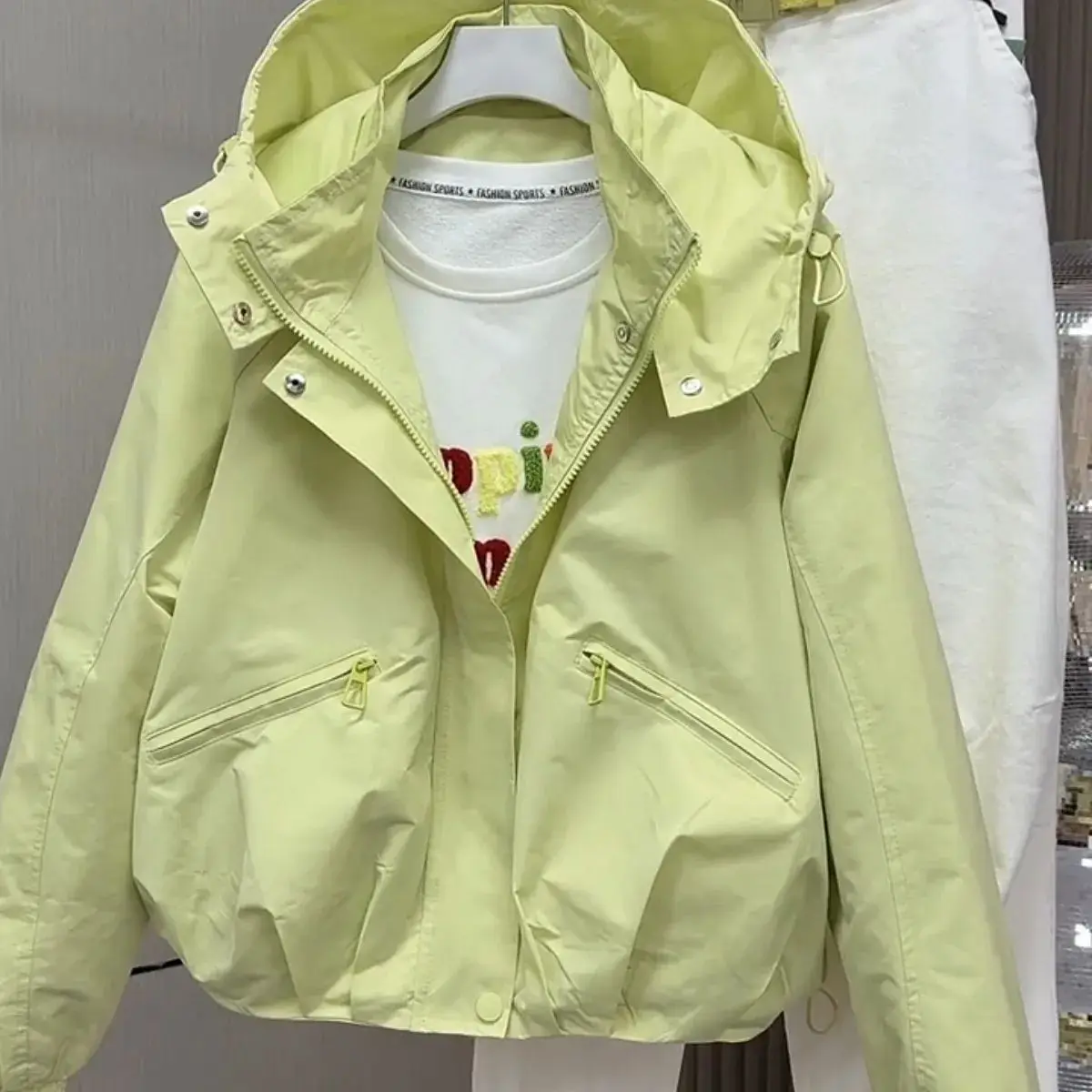 

Повседневная ветровка с капюшоном, женское весеннее пальто 2026 года, новая куртка в западном стиле, свободная верхняя одежда, короткое модное женское пальто, топ