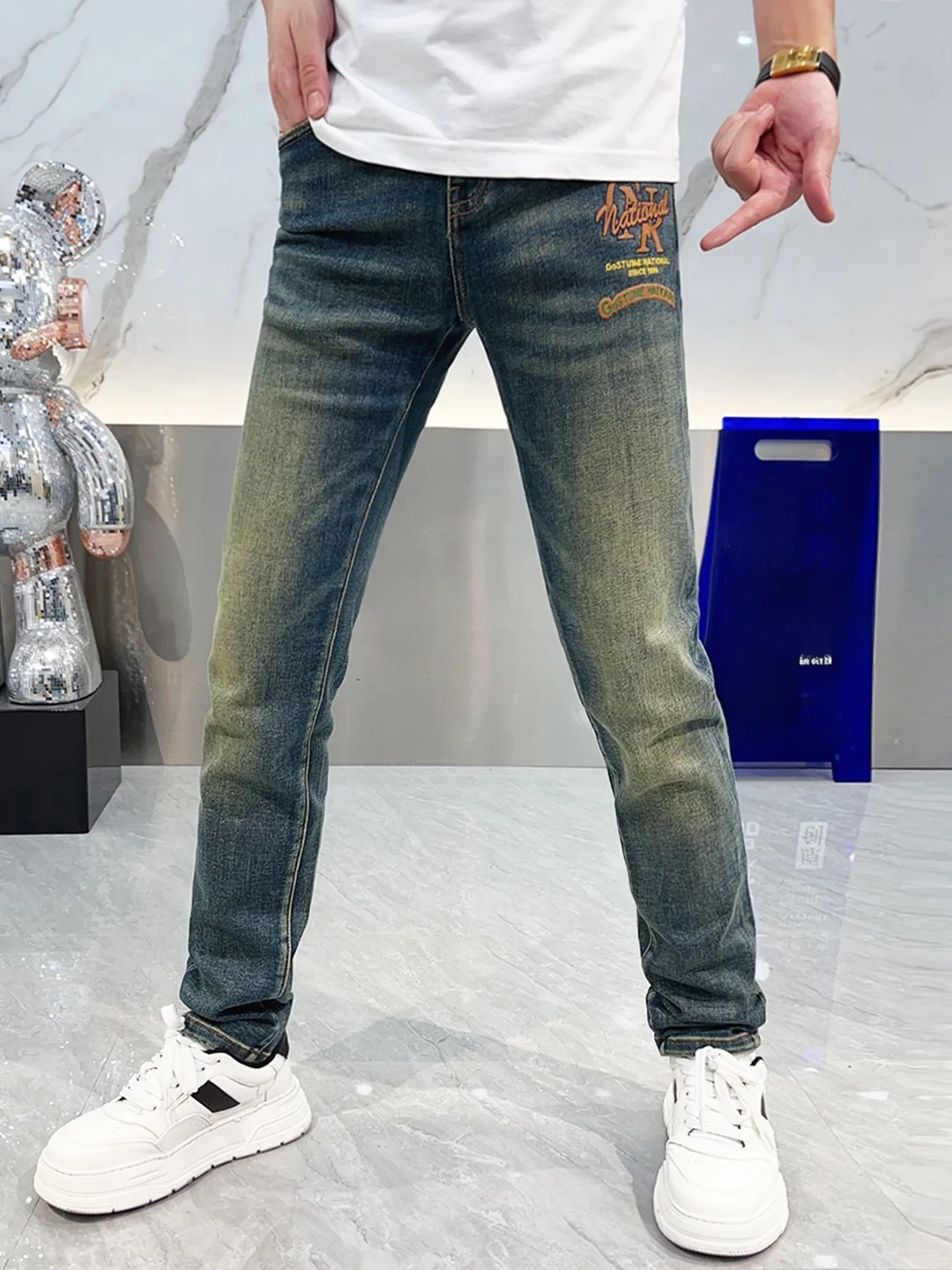 

Мужские джинсы в стиле ретро, зауженные, с вышивкой, люксовые, повседневные, дышащие, комфортные, без стрейча, осенняя мода