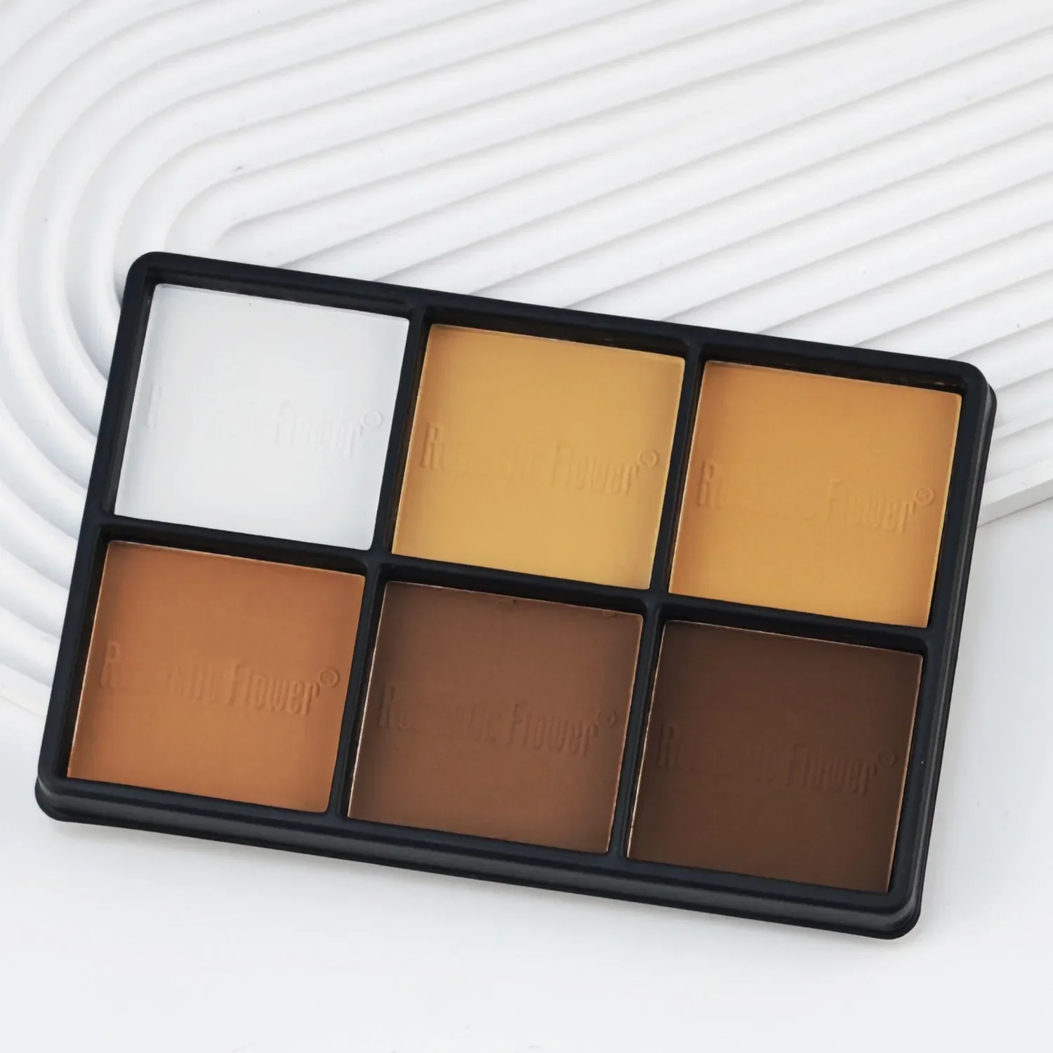 6色防水マットコンターパウダーパレット 2in1 コンター＆コンシーラー クリアな輪郭、均一な肌色、傷跡隠し