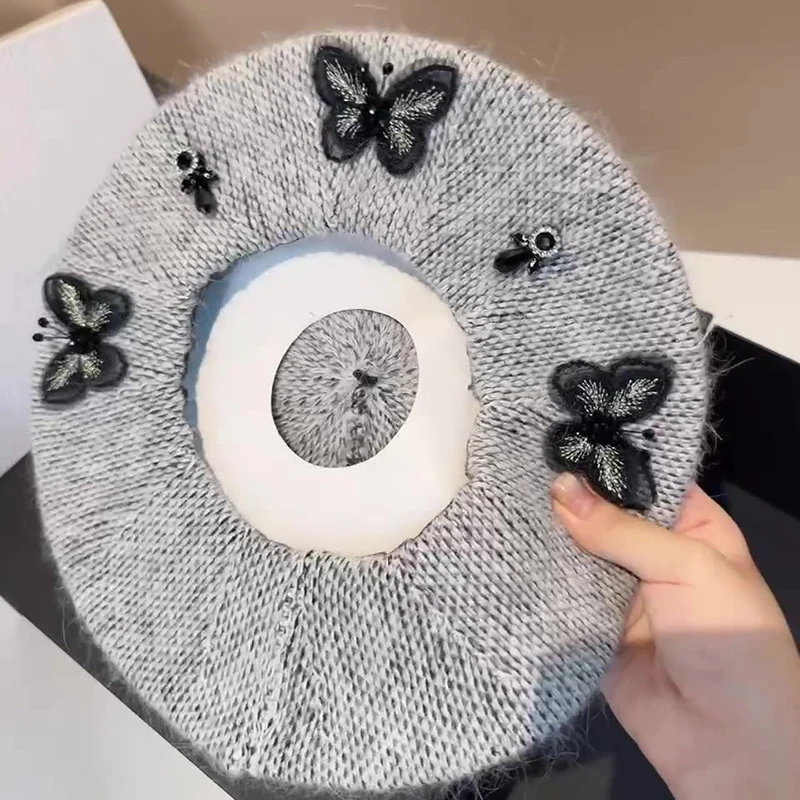 قبعة أنجورا شتوية للسيدات من بيريه إكسسوار دافئ للخريف والطقس البارد في الهواء الطلق