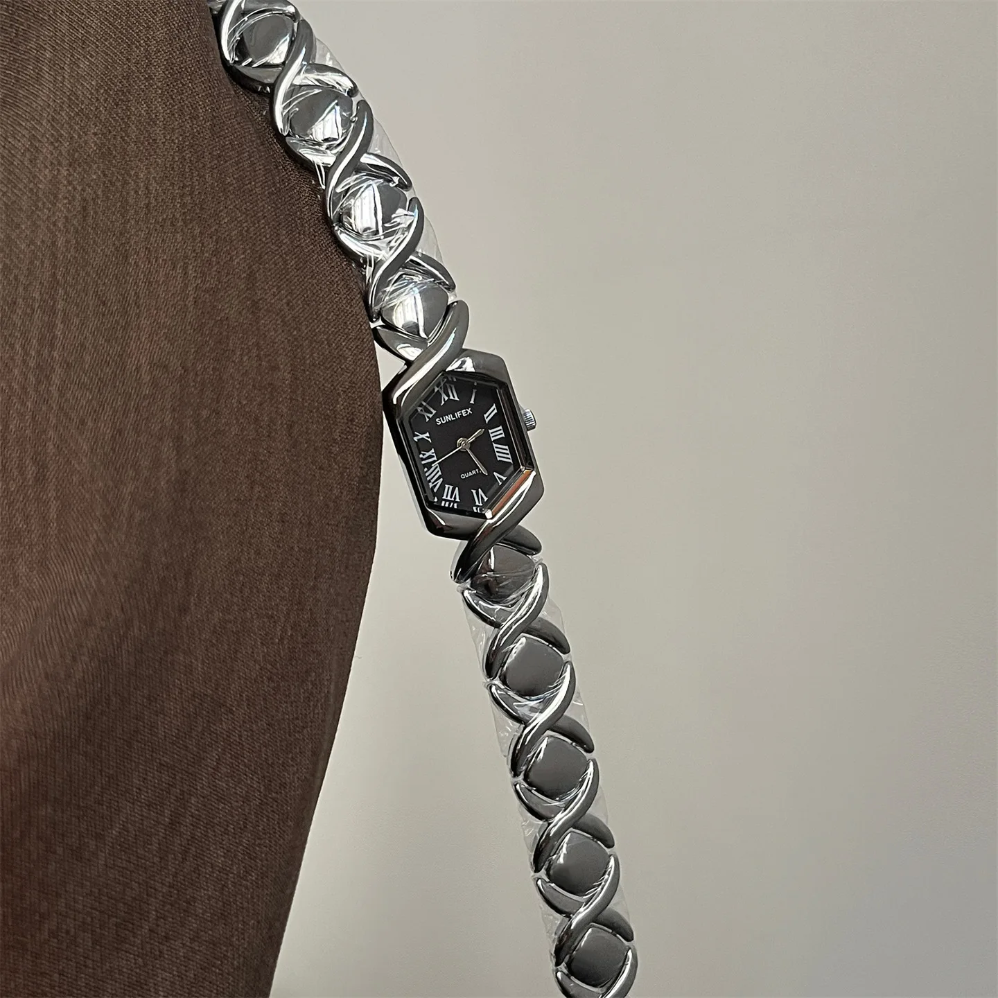 2026 New Octagonal Roman Scale Personalized Bracelet Watch Exquisite Design Luxury Gold Stainless Steel Quartz Watch Gift