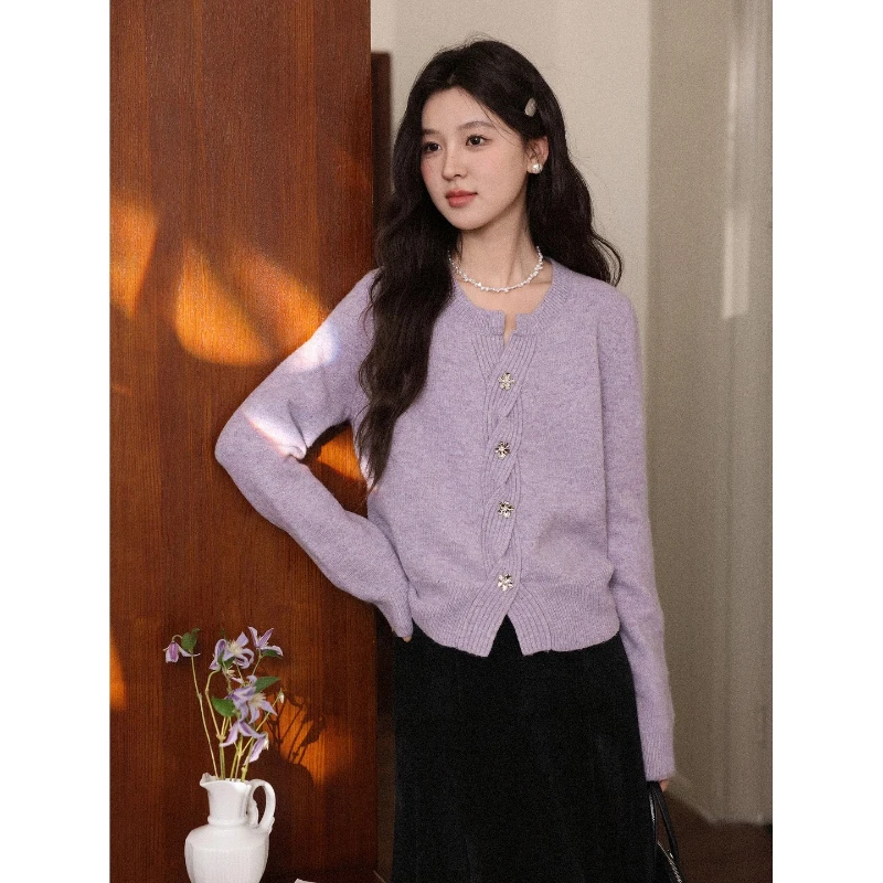 

ALXNAN Casual Pullovers Round Neck Floral-shaped Buttons Twisted Regular Shoulder Knitwear Sweet Gentle Versatile Sweater L59231