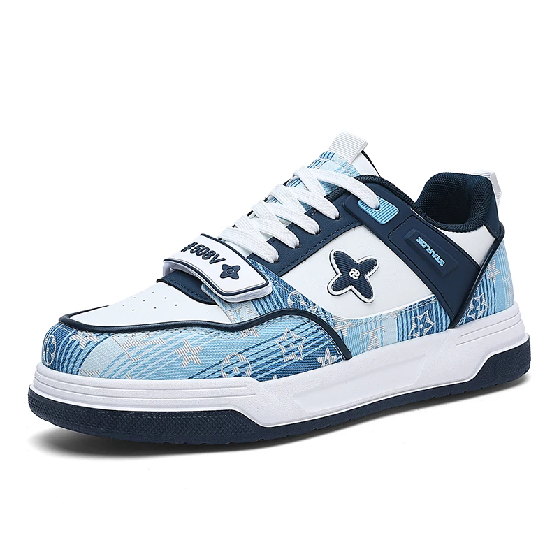 New couple comfortable casual flat sports shoes are in the latest fashion trend.