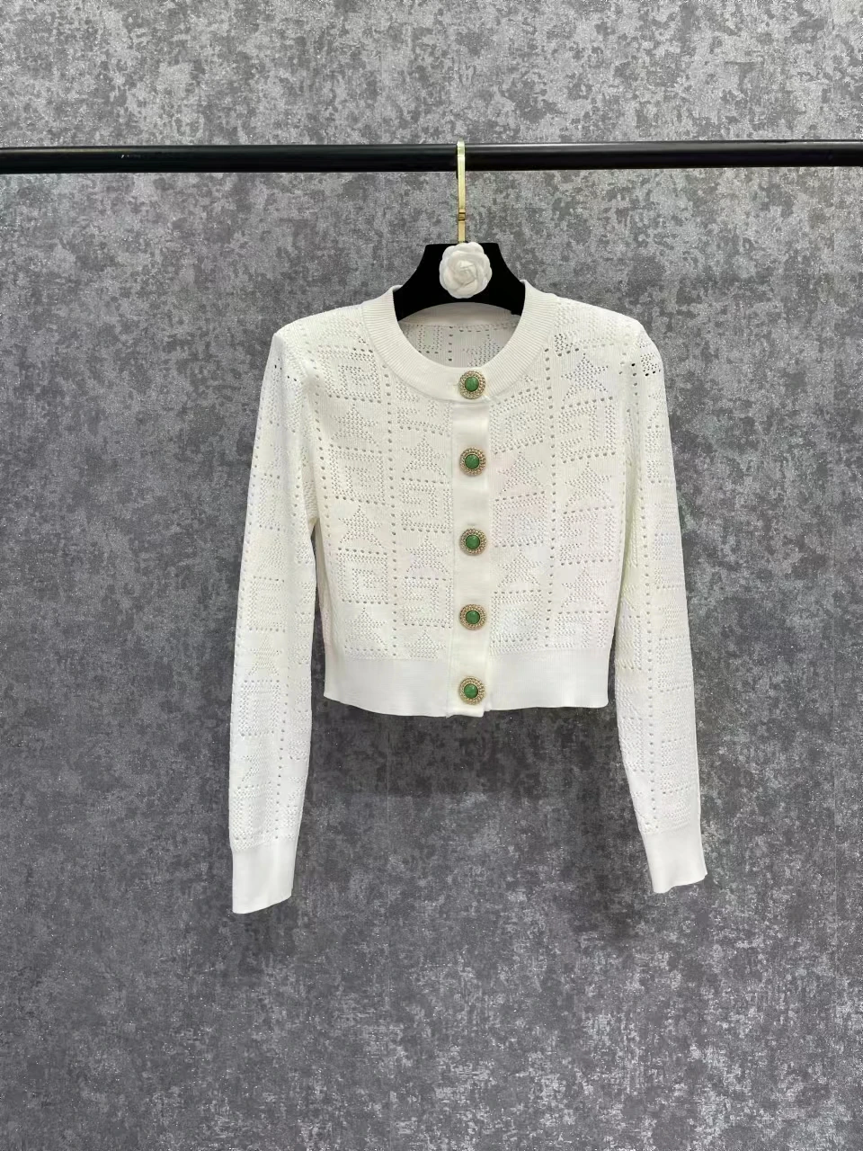 High Quality Women Spring New Vintage Metal Buckle Shoulder Pads Knitted Cardigan Sweater Tops