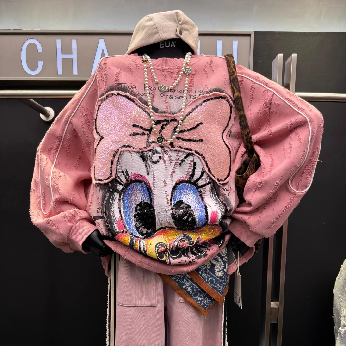 بلوفر مبطن بالصوف للنساء بلوفر برقبة دائرية 2025 شتاء جديد ثقيل مطرز بالترتر فضفاض مناسب متعدد الاستخدامات رداء علوي غير رسمي