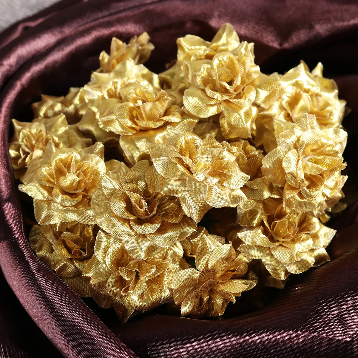 

50pcs Artificial Rose Flowers 4.5Cm Lifelike Silk Rose Heads For Wedding Decor Table Centerpiece Event Decoration Floral