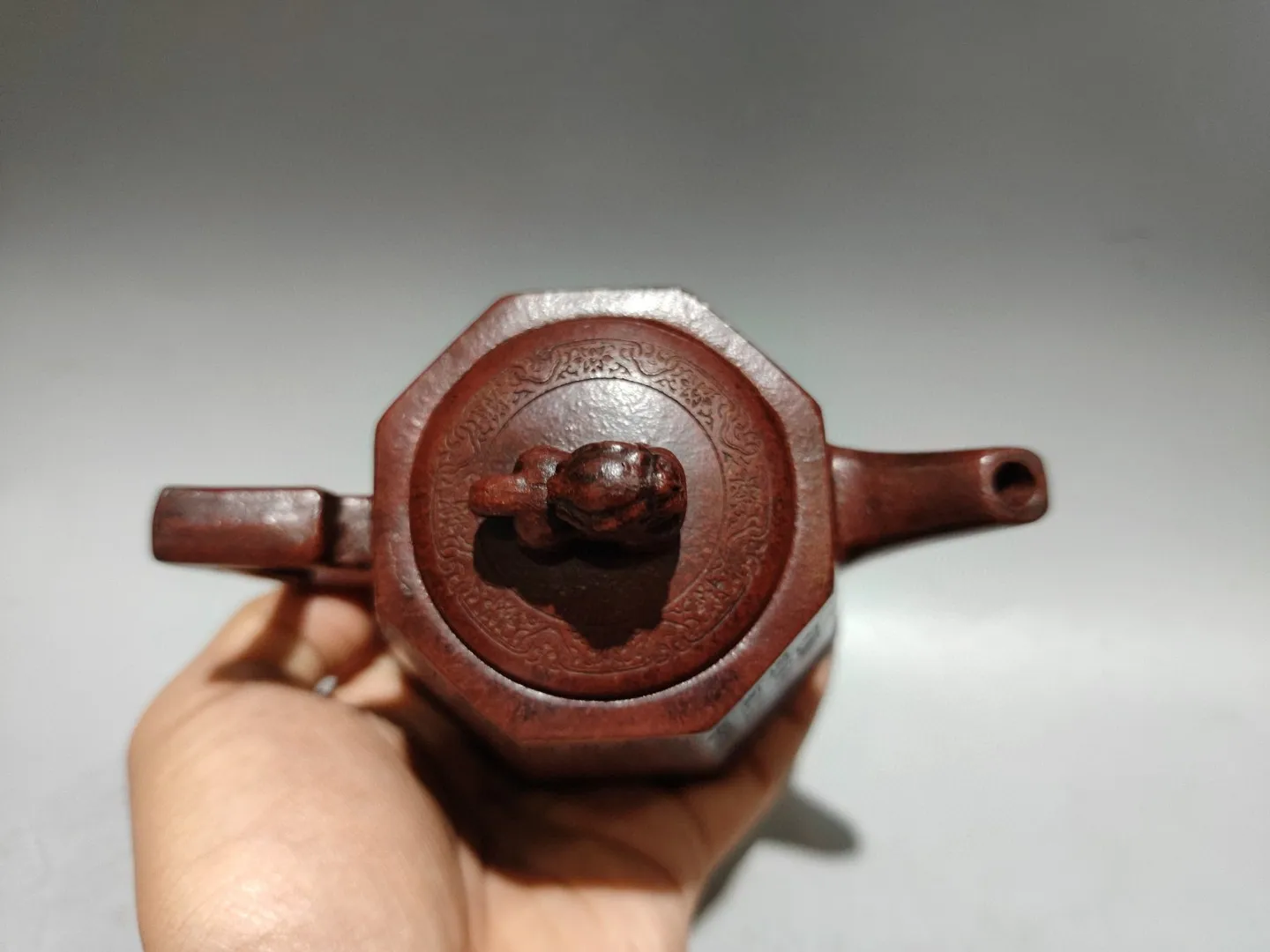 Yixing Purple Clay Pot Eight sided teapot Relief Crane Pattern Engraved teapot Teapot Kettle Amass wealth Ornaments