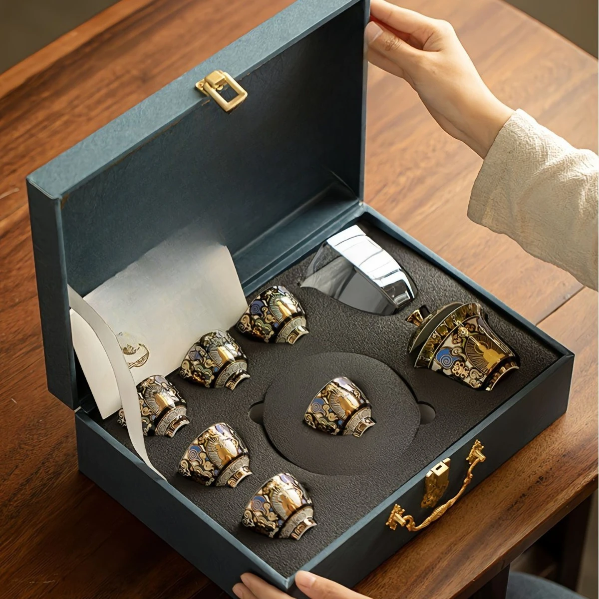 Ceramic anti-scalding cover bowl Kung Fu tea set, gold and silver wrong set gift box