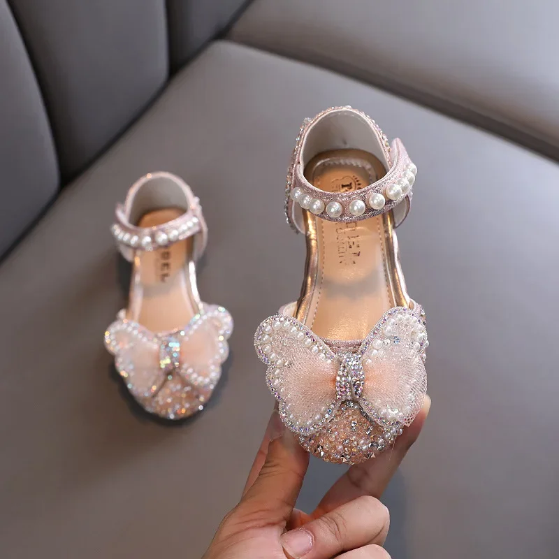 Neue elegante Mädchen Prinzessin Schuhe Perle Fliege Kinder Sandalen süße Mode Kinder Casual Dance flache Schuhe weichen Boden vielseitig